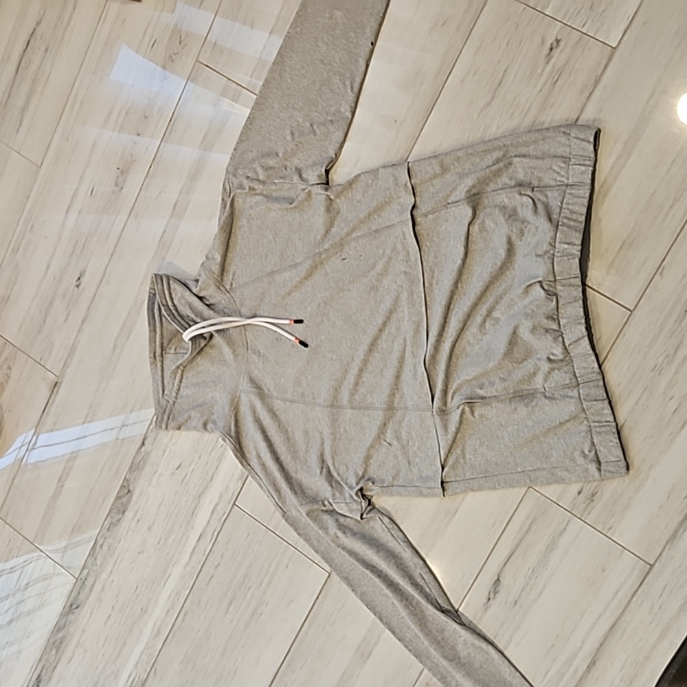 Windbreaker grey sweater